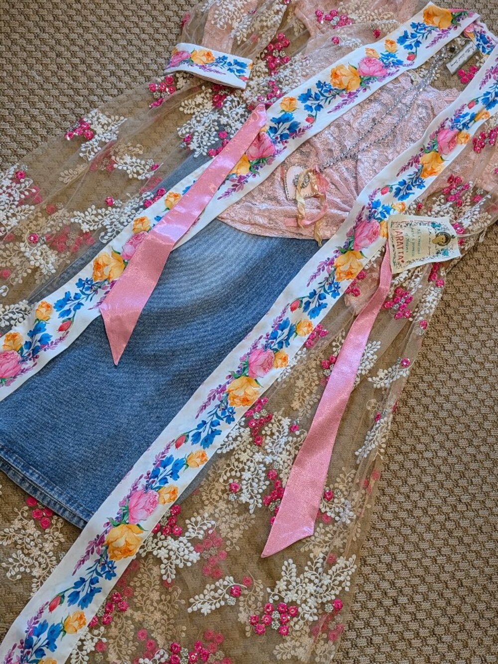 ARATTA BLOSSOM DUSTER-RARE ITEM